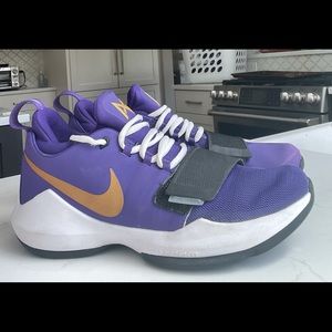 NIKE ZOOM 13 purple/gold